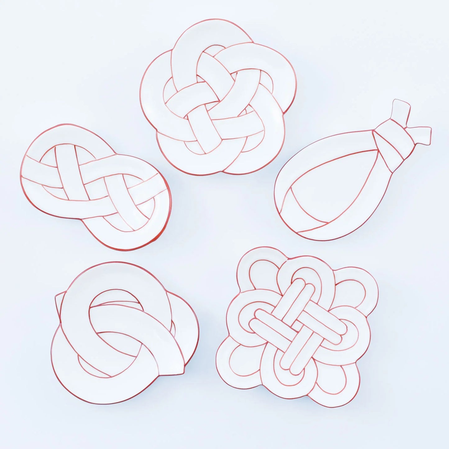 빨간 선 매화 매듭 작은 접시