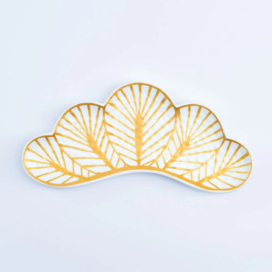 크림 유약 마츠바 모양 전채 요리